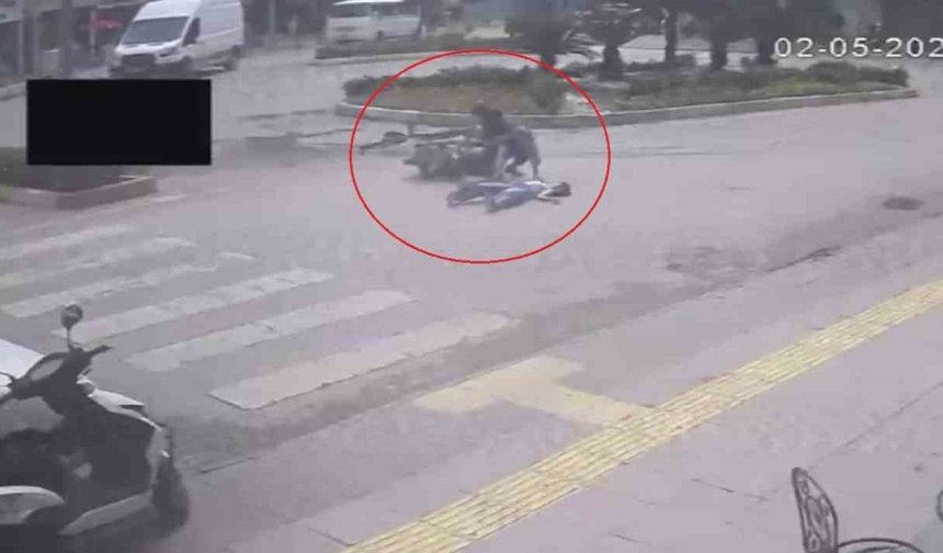 Yaya geçidini kullanan bisiklete motosiklet çarptı