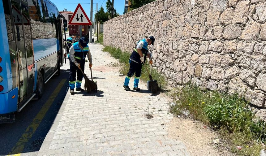 Niğde genelinde temizlik çalışmalarını sürdürüyor