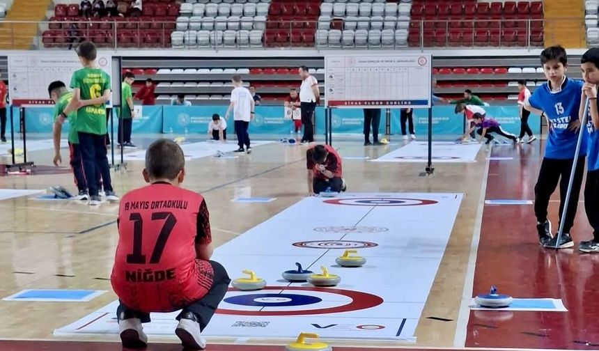 Niğdeli sporculardan Floor Curling’de Türkiye üçüncülüğü