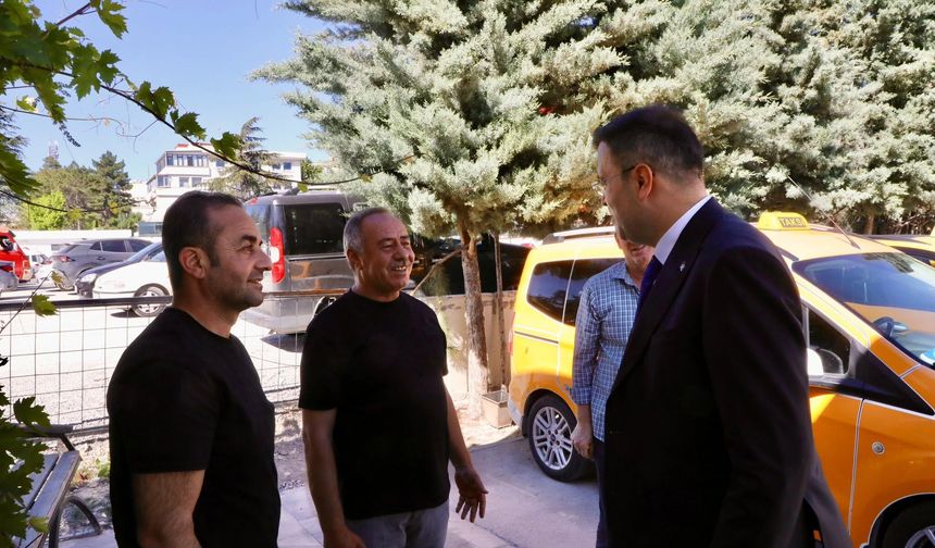 Vali Akmeşe Cumhuriyet Meydanı'nda vatandaşlarla buluştu
