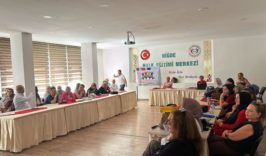 Prag'da edinilen eğitim deneyimleri Niğde'de paylaşıldı