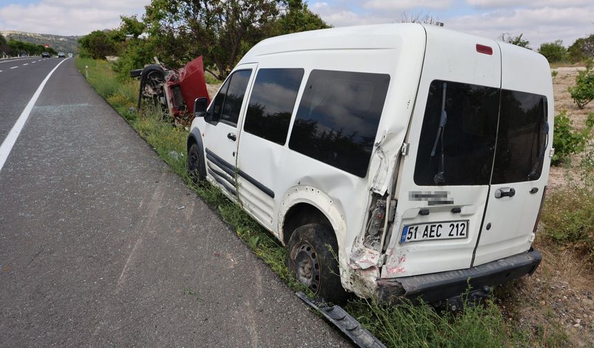Sınava yetişmek isterken kaza yaptılar: 3 yaralı