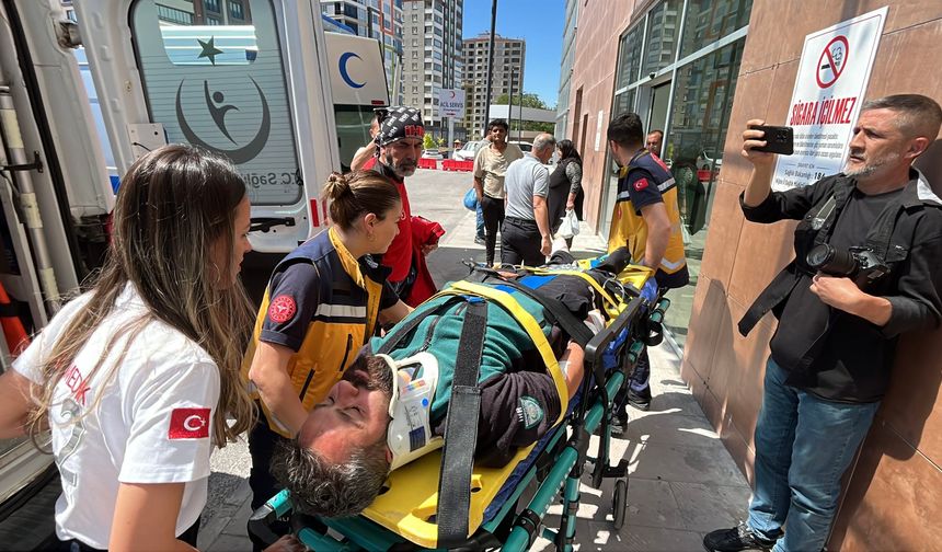 Aladağlar'da mahsur kalan dağcı ve eşi helikopterle kurtarıldı