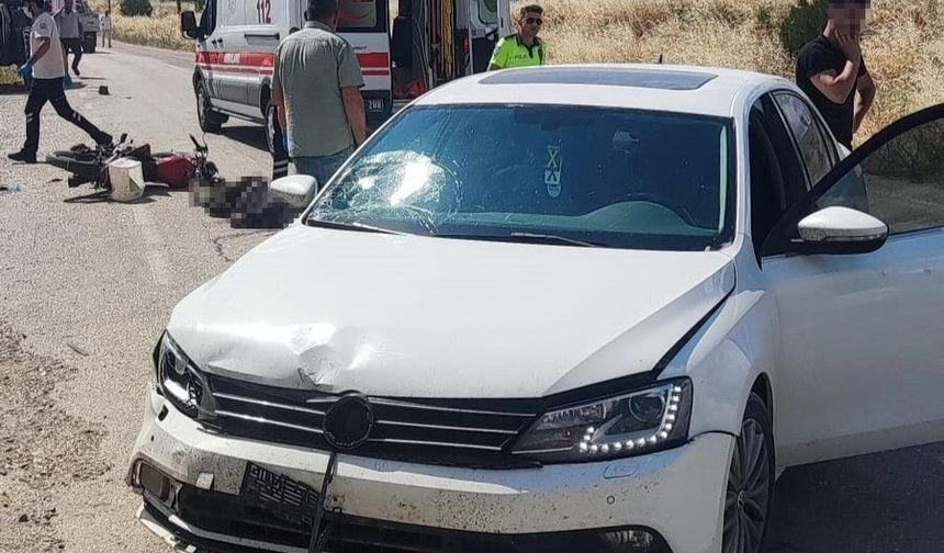 Otomobille çarpışan motosikletli hayatını kaybetti