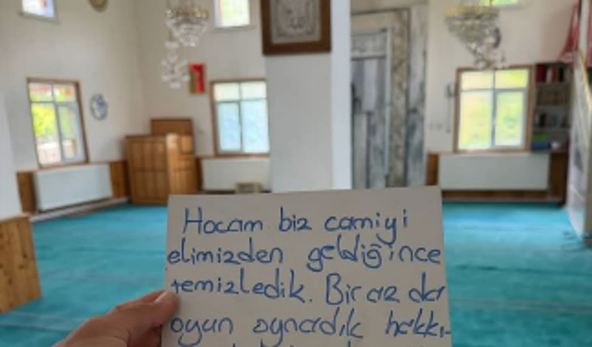 Cami imamına bırakılan not tebessüm ettirdi