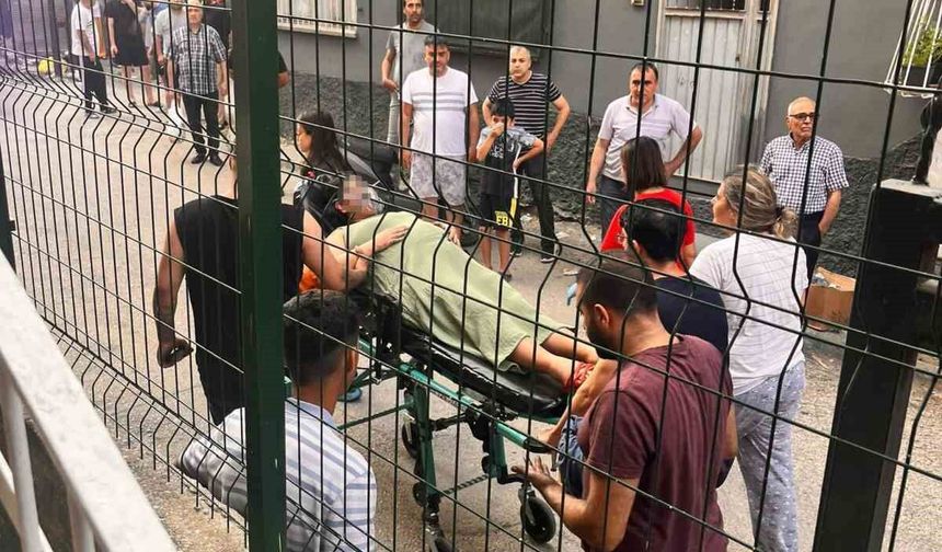 Hamile kadın ve oğlu yangından kurtarıldı