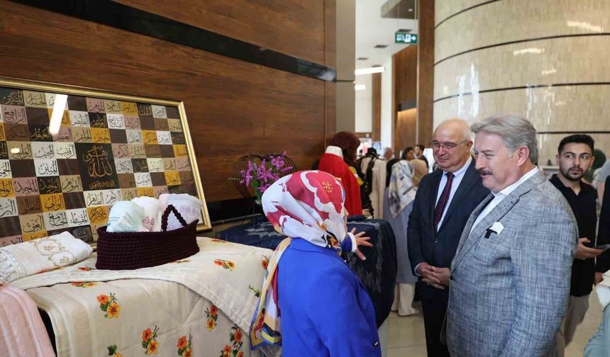 Kadınların bin bir emekle yaptığı el ürünleri sergisi göz kamaştırdı
