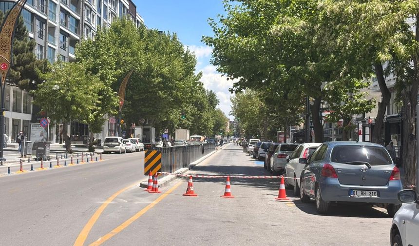 Caddedeki park alanı araç girişine kapatıldı
