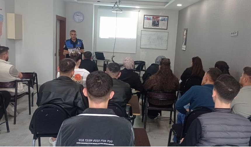 Niğde polisinden dolandırıcılığa karşı bilgilendirme çalışması