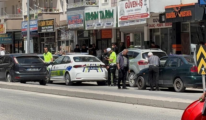 Şahsüleyman Mahallesi’nde iki otomobil çarpıştı