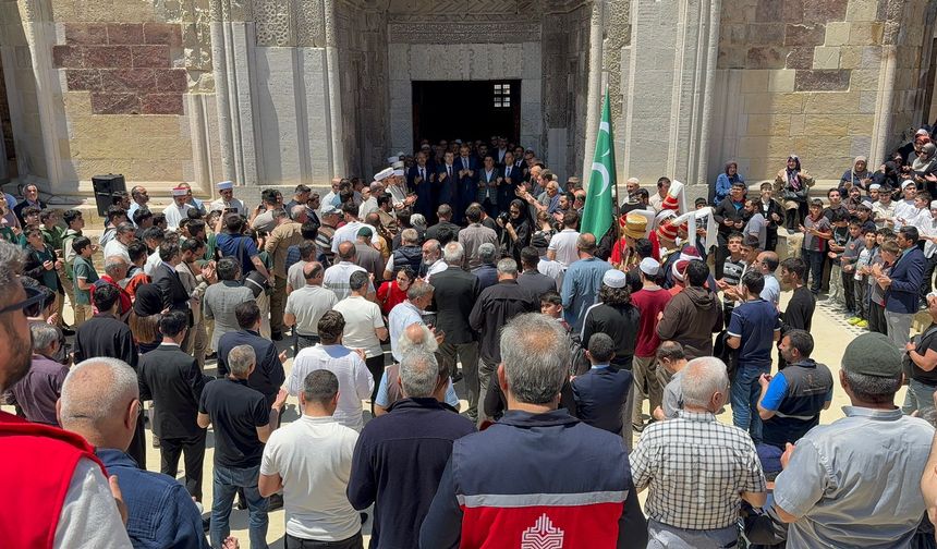 691 yıllık Sungurbey Camii yeniden ibadete açıldı