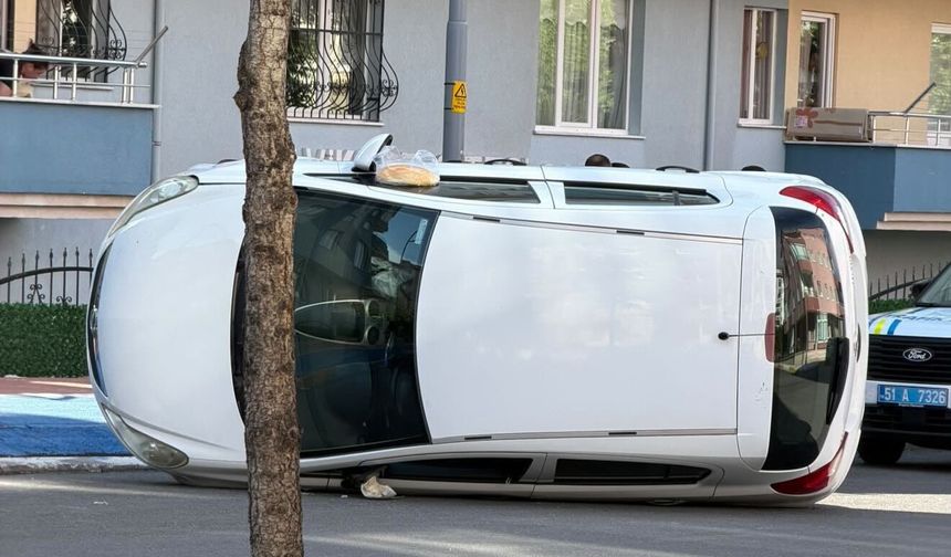Bor’da kontrolden çıkan otomobil yan yattı