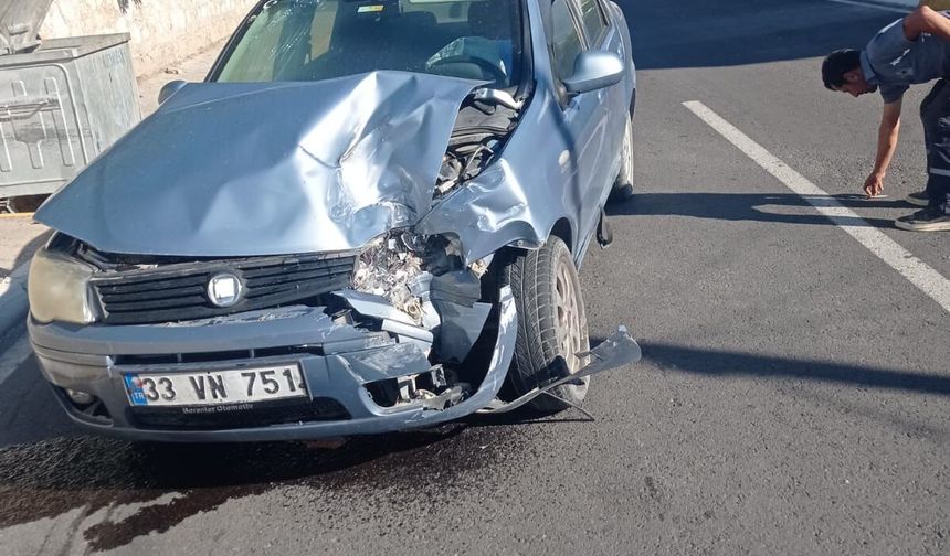 Bor’da otomobil ile otobüs çarpıştı