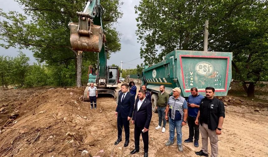 Vali Akmeşe selin vurduğu Gümüşler’de incelemelerde bulundu