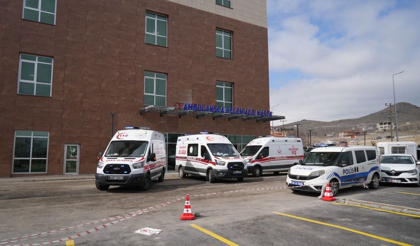 Niğde'de otomobil şarampole devrildi: 5 kişi yaralı