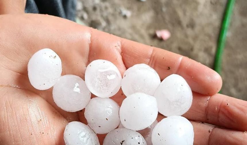 Niğde’nin birçok bölgesinde dolu ve yağış etkili oluyor