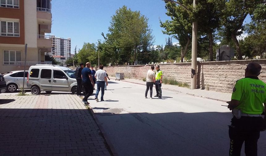 Selçuk Mahallesi’nde otomobil ile motosiklet çarpıştı