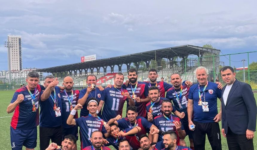 Süper Lig'de şampiyon Niğde Sağırlar Spor Kulübü
