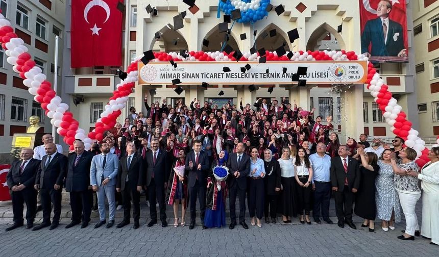 Mimar Sinan MTAL’de mezuniyet coşkusu