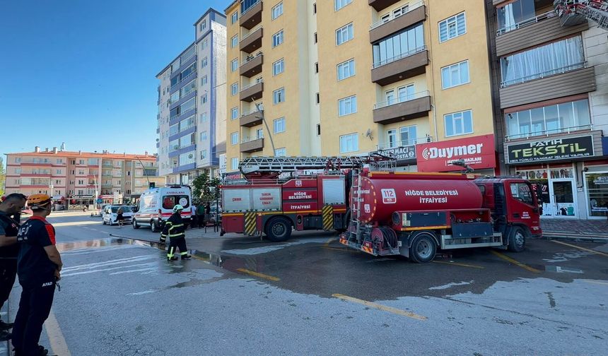 Niğde'de yangın çıkan apartmanda 3 kişi etkilendi