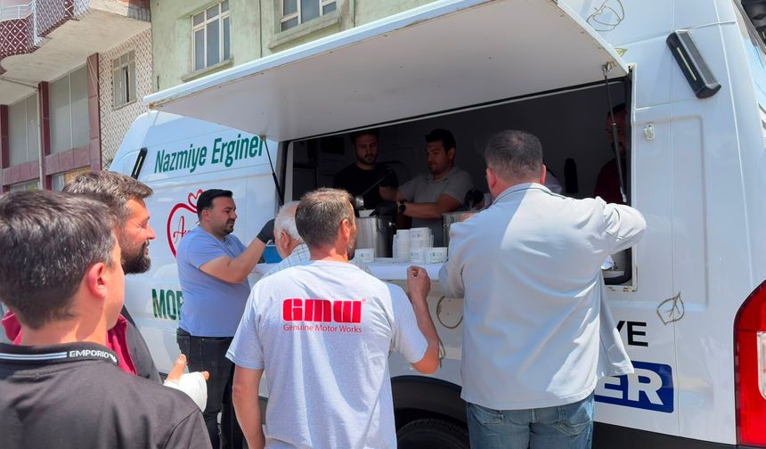 Niğde'de vatandaşlara aşure ikram edildi