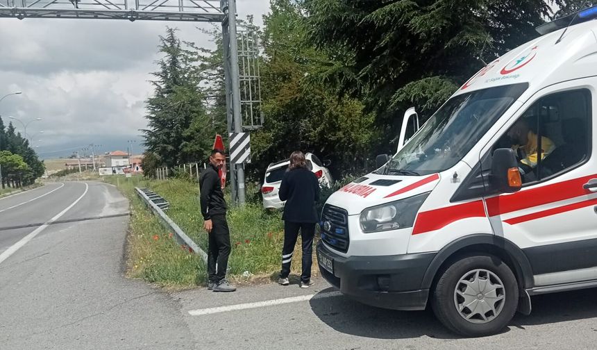 Altunhisar’da kontrolden çıkan araç şarampole savruldu