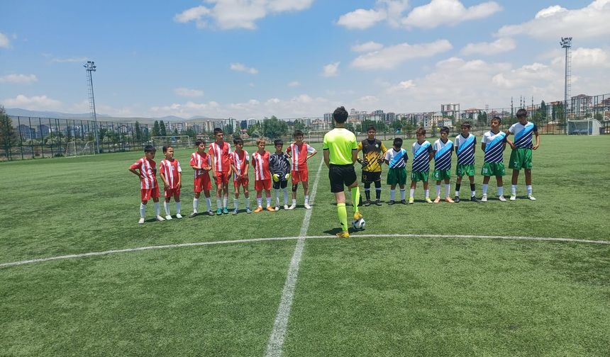 Niğde'de U-12 futbol karşılaşmaları oynandı