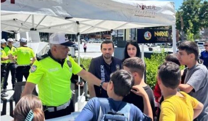Niğde Emniyetinden öğrencilere trafik kuralları bilgilendirmesi