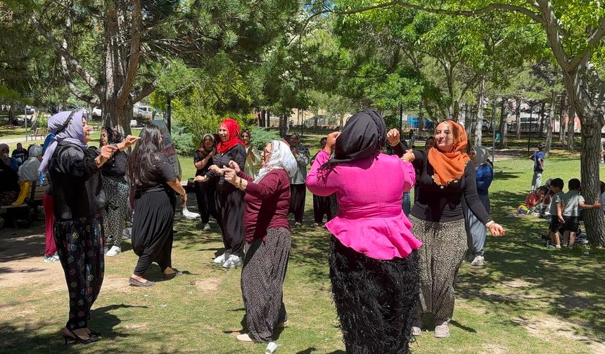 Niğde’de şalvarını alan Kızılelma’ya koştu