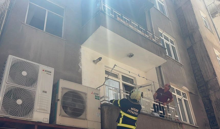 Paşakapı'da bulunan apartmanda yangın çıktı