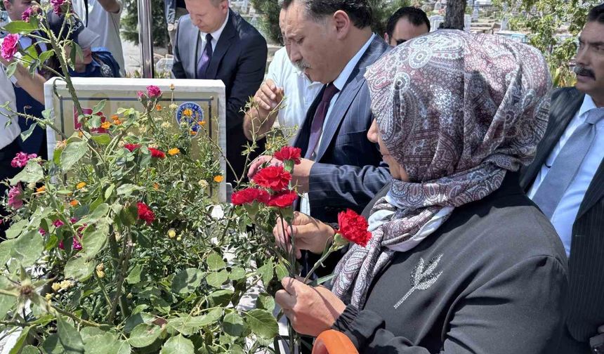 15 Temmuz şehidi Kübra Doğanay, kabri başında anıldı