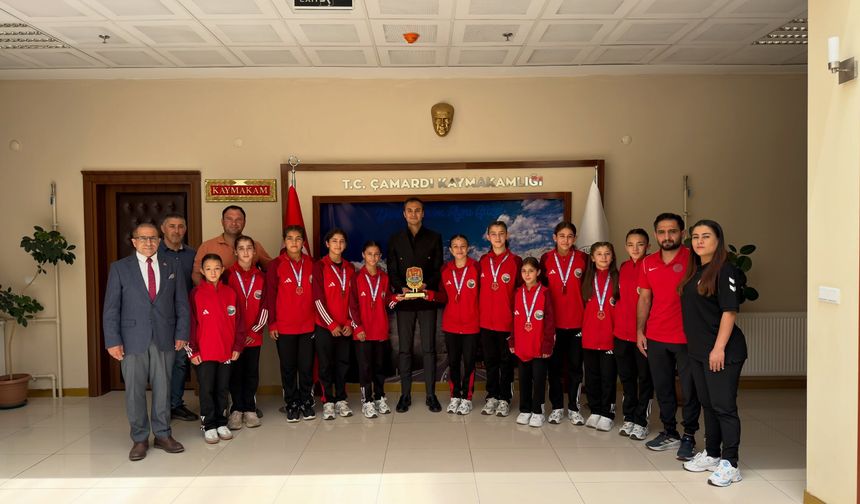 Çamardılı güreşçilerden kaymakam Bektaş’a ziyaret
