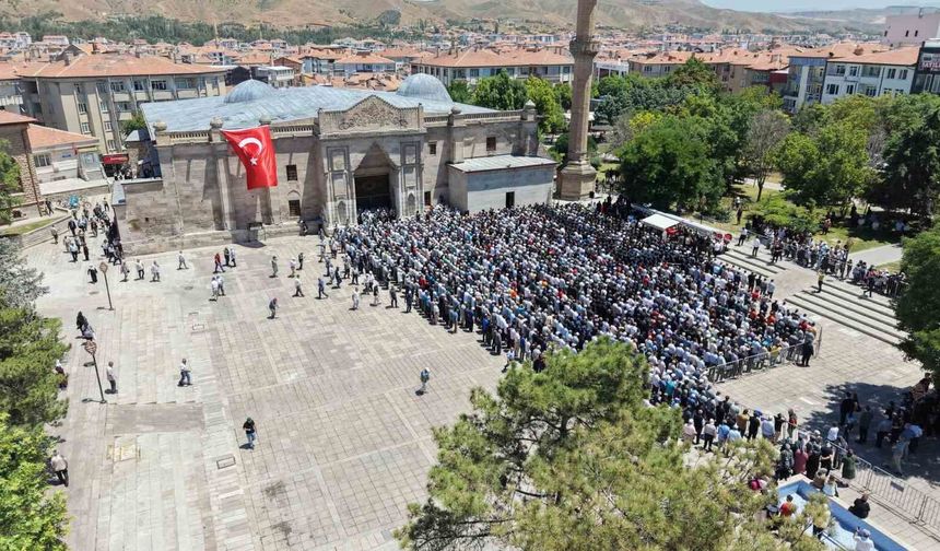 Aksaraylı şehit törenle son yolculuğuna uğurlandı