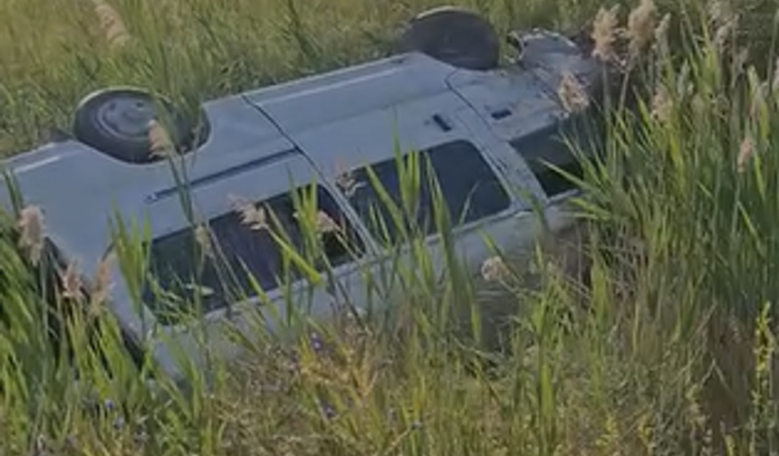 Niğde'de minibüs şarampole devrildi: 3 yaralı