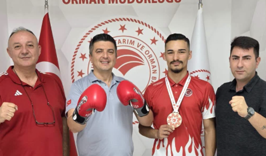 Türkiye ikincisi kick boksçuya İl Tarım ve Orman Müdürlüğünde tebrik