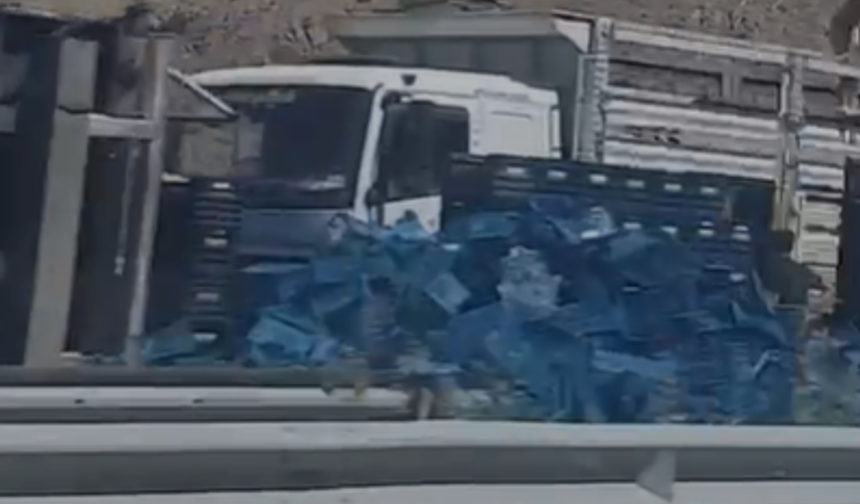 Niğde-Adana Otoyolu'nda tır devrildi