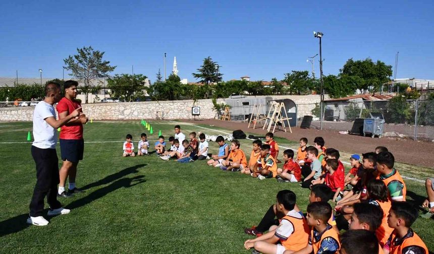 İl Özel İdaresi'nin ücretsiz yaz futbol kursu başladı