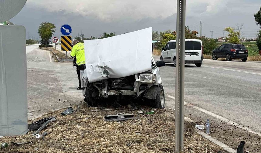 Otomobiller çarpıştı: 1'i ağır 5 yaralı