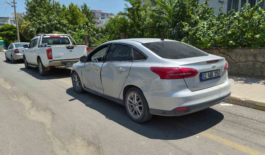Motosiklet ile otomobil çarpıştı: 1 yaralı