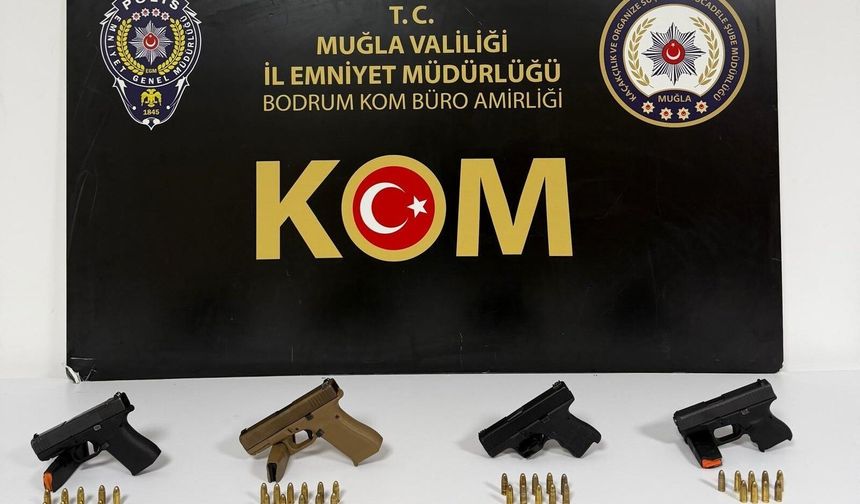Ruhsatsız silahlarla kaçarken kıskıvrak yakalandılar
