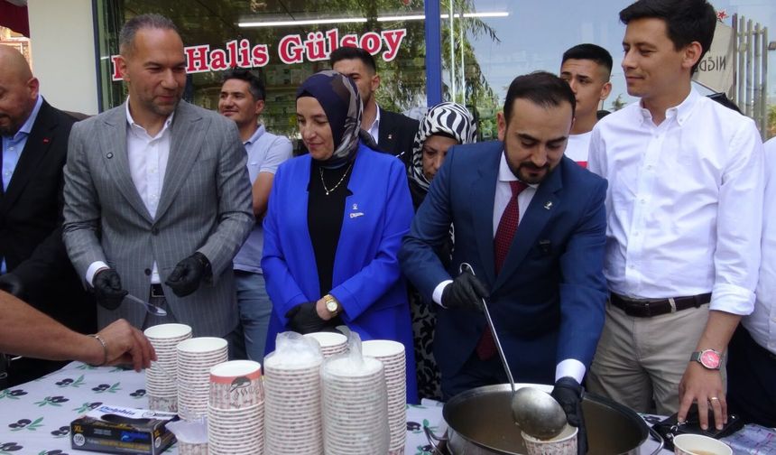 Ak Parti Niğde İl başkanlığından aşure ikramı