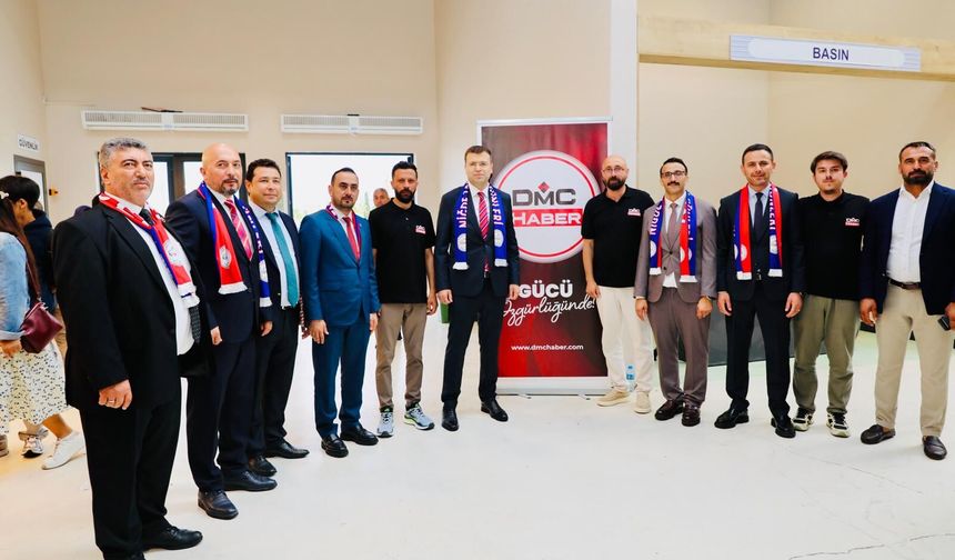 Vali Akmeşe ve protokol üyelerinden DMC Haber standına ziyaret