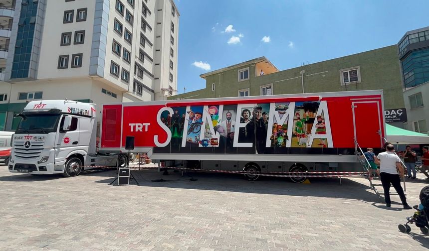 TRT Mobil Sinema Tırı'nda ikinci gün heyecanı