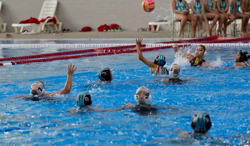U14 kadınlar sutopu play-off heyecanı Niğde’de başladı