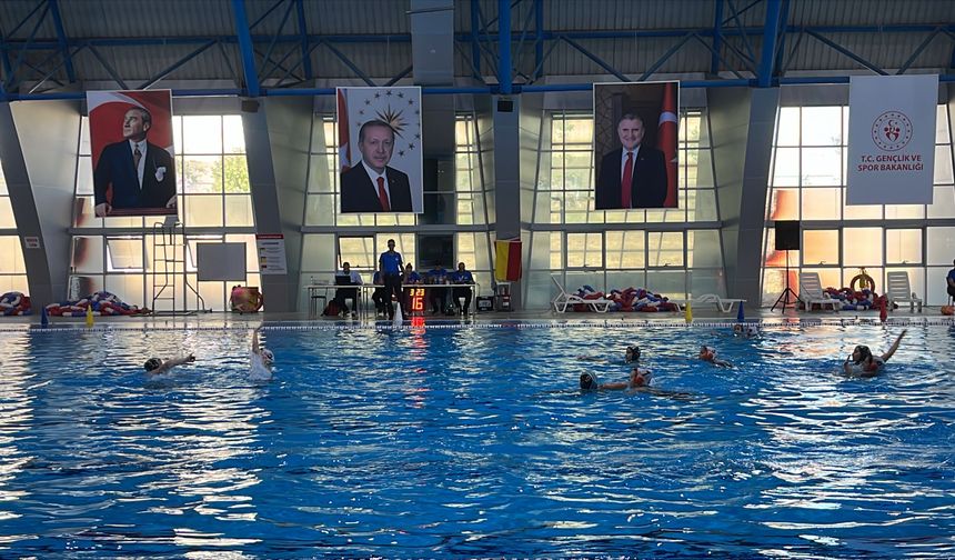 U14 Kadınlar Sutopu Play-Off heyecanı Niğde'de sürüyor