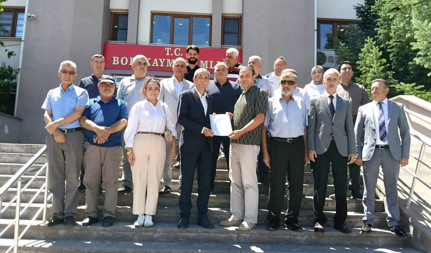 MHP Bor İlçe Başkanı Mustafa Tecimer mazbatasını aldı