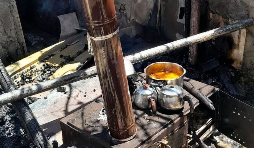 Niğde'de avludaki soba, yangına neden oldu