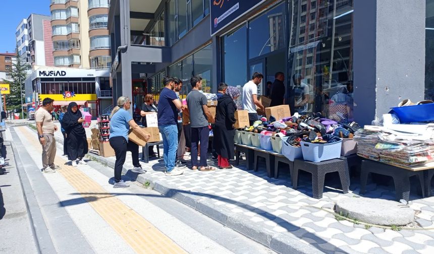 Niğde'de indirim kuyruk oluşturdu
