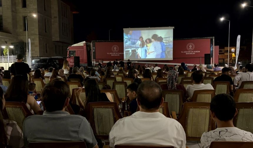Gezen Sinema Tırı Niğde'de perdelerini açtı