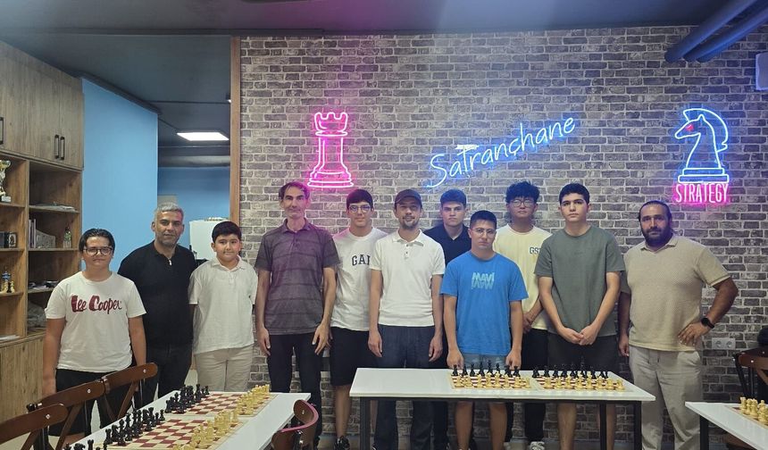 FIDE Ustası Primbetov Niğde'de simultane maç yaptı